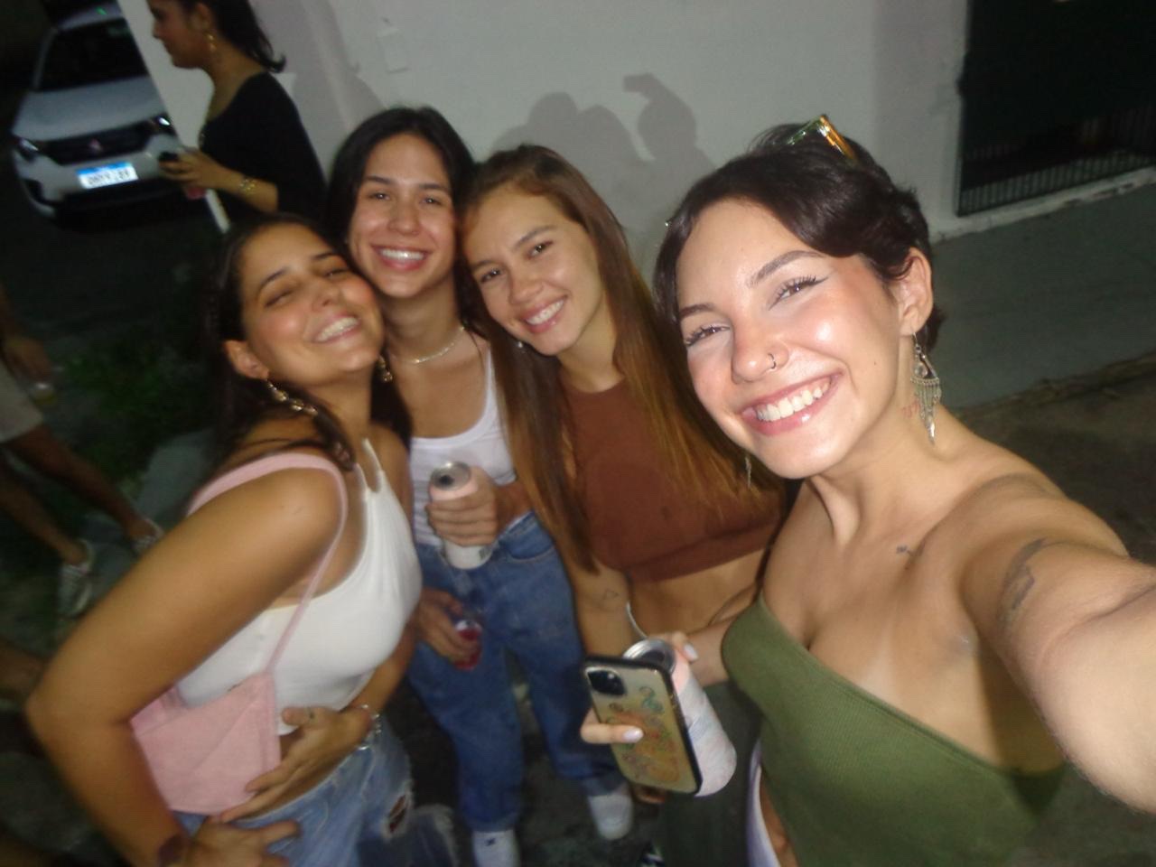 Depois dessa foto a gnt decidiu ir embora p comer 😍
